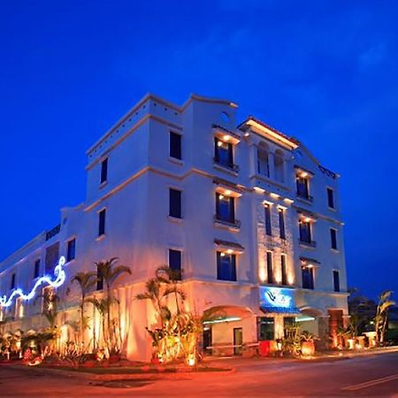 Blue Coast Spa Motel Цзілун Екстер'єр фото