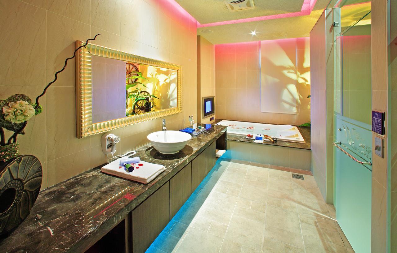 Blue Coast Spa Motel Цзілун Екстер'єр фото