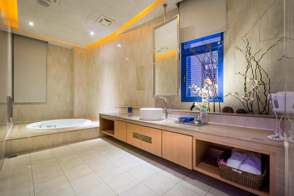 Blue Coast Spa Motel Цзілун Екстер'єр фото